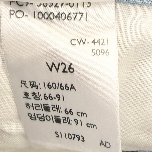 Levi's 501 Light Wash Button Fly Shorts Size 26 - Picture 6 of 6